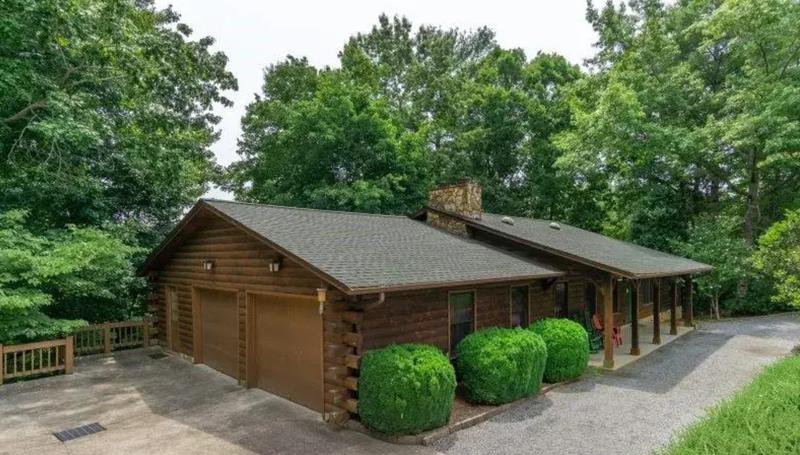 Return to the Rumbling Bald on Lake Lure Property Page