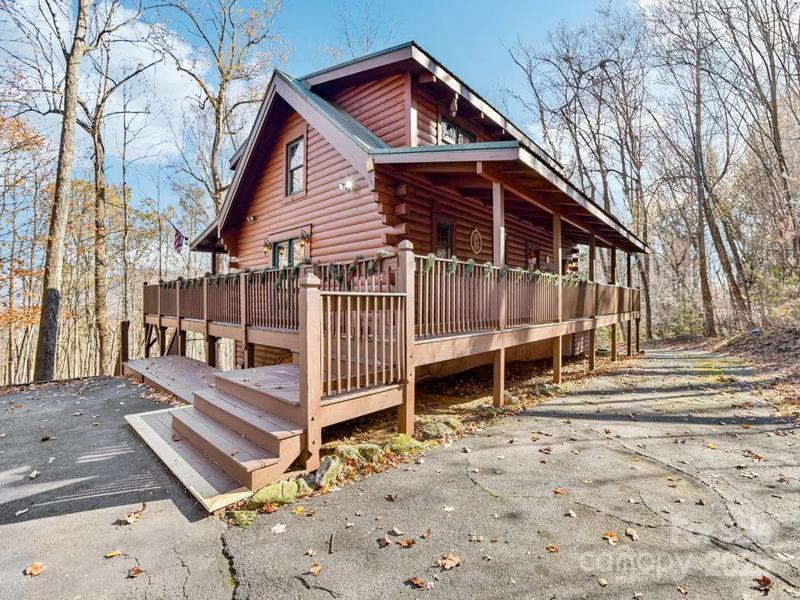 Return to the Rumbling Bald on Lake Lure Property Page